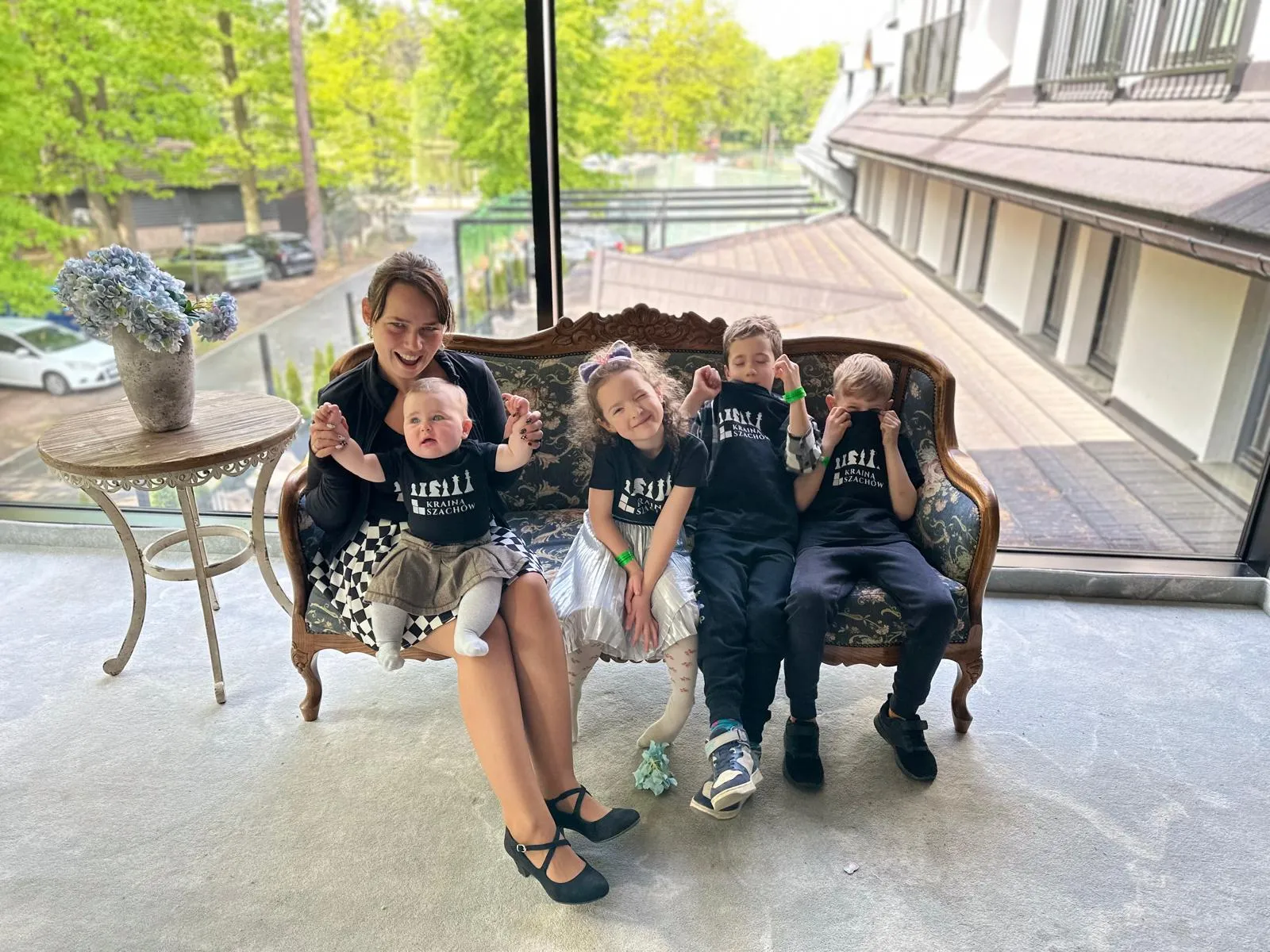 Kraina Szachów — Alicja z uczniami